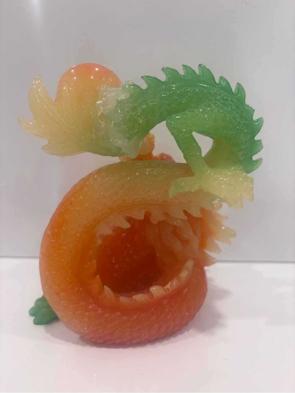 Vintage green and orange Lucite Foo Dog / Dragon Figurine – 6 Inches - Picture 6 of 8